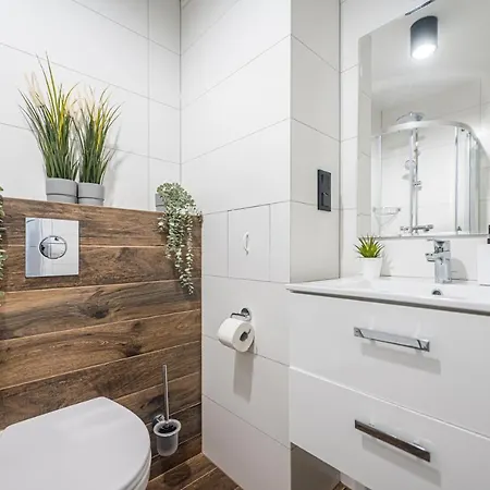 Apartmán 24h With Free Garage And Ac Jagielly 5 *